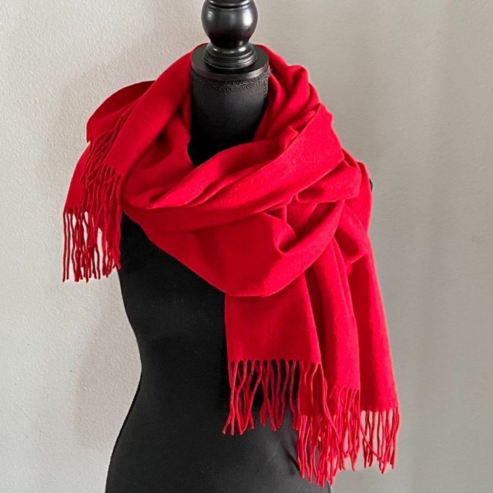 Soft warm scarf is a mixture of acrylic and cashmere condition is new - Picture 2 of 10